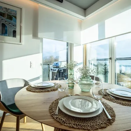 Nowoczesna شقة زغجة